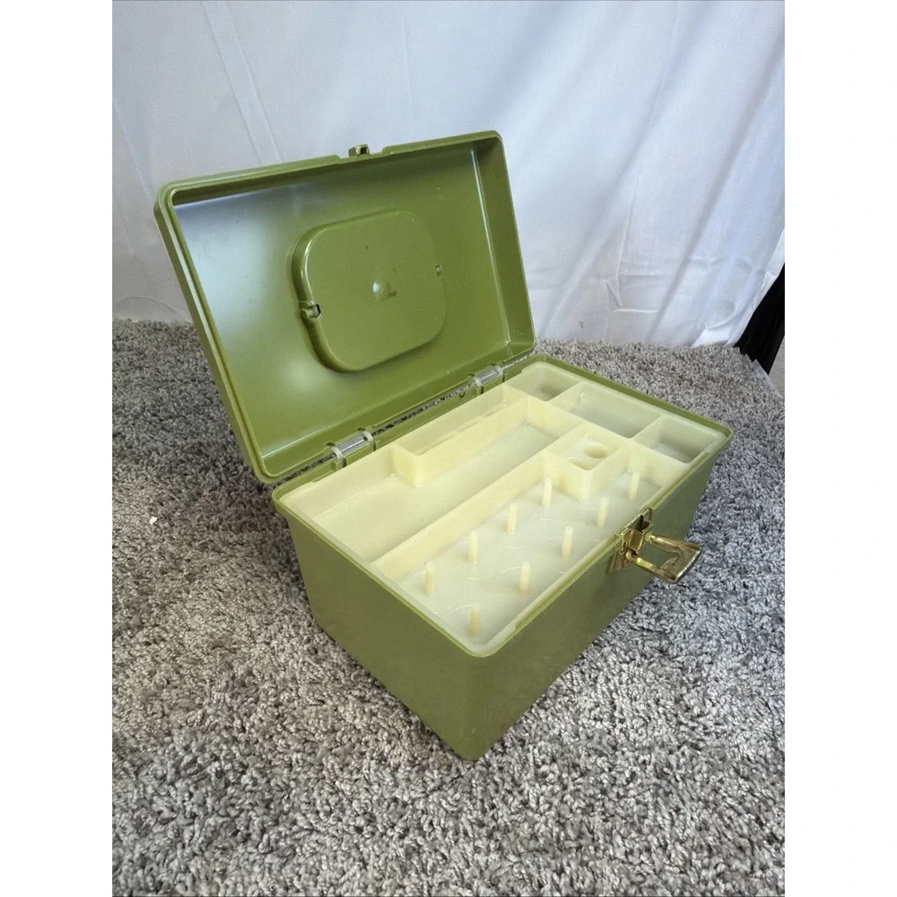 Vtg Wilson Wil-Hold Bright Blue Green Plastic Sewing Box with Tray 11